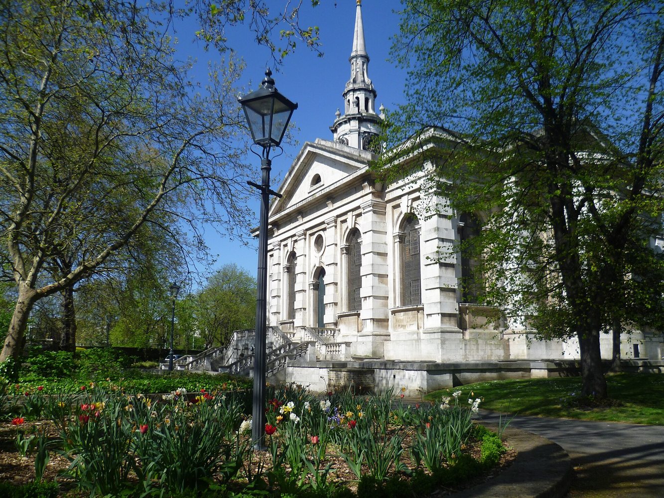 St Paul's Church, Deptford (Thomas Archer, 1730) in its churchyard